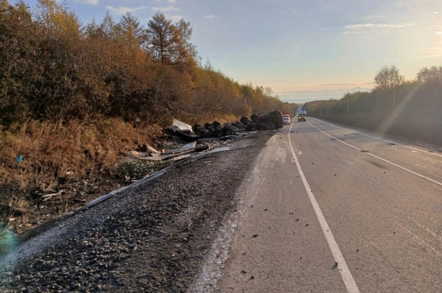 Опрокинувшаяся фура с пивом