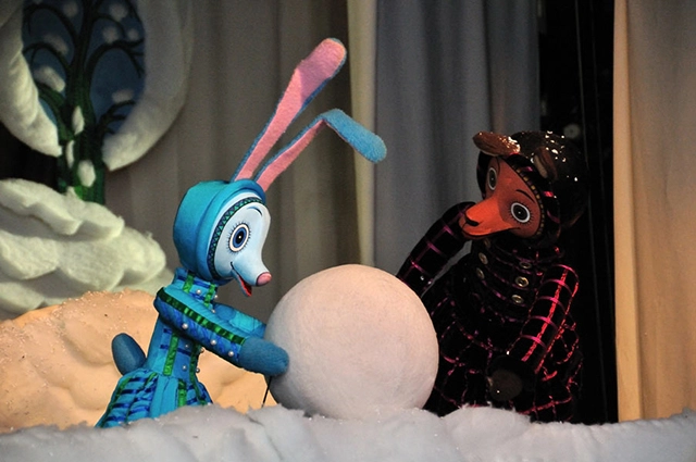 В театре кукол ждут самых юных зрителей.