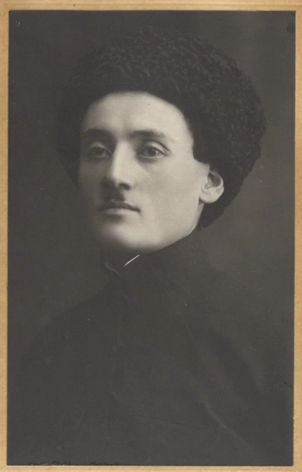 Будущий академик с детства тяготел к гуманитарным наукам.