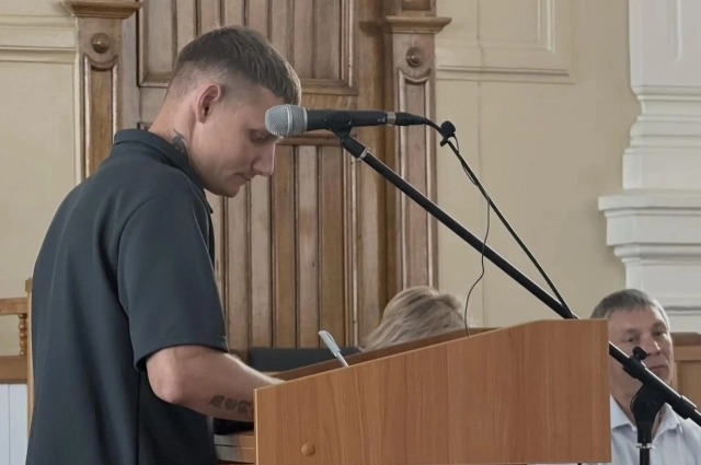 Грузчик Денис Кудаков рассказал о том, как выносили мебель из квартиры убитых Тарховых.