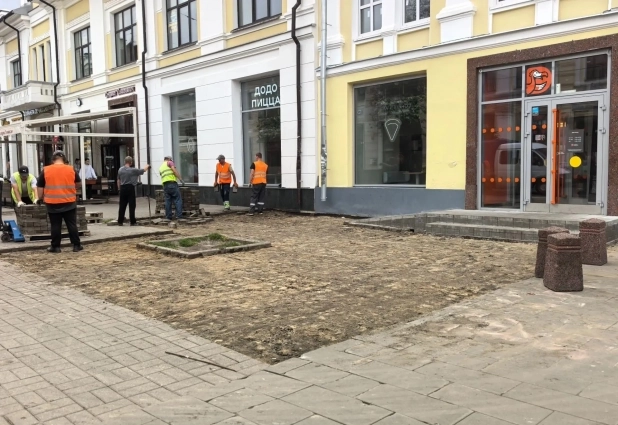 Часть плитки убрали.