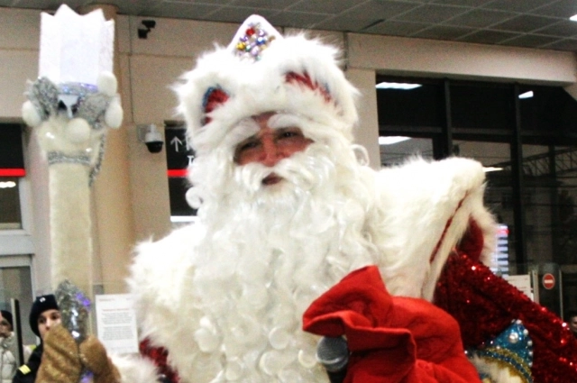 Злоумышленники переоделись в костюмы Деда Мороза, чтобы проникнуть в квартиру.