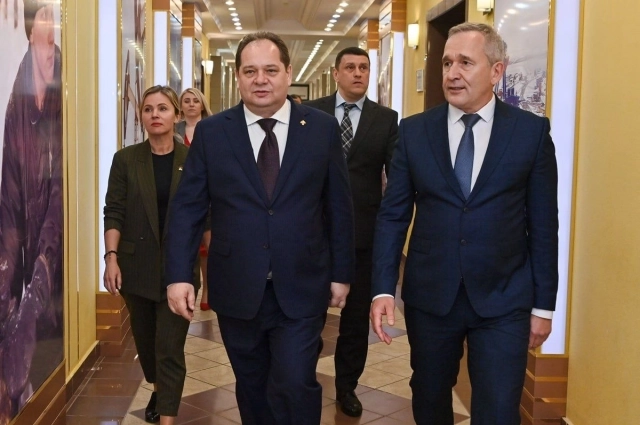 При посещении УГТУ Ростислав Гольдштейн надел любимый галстук.