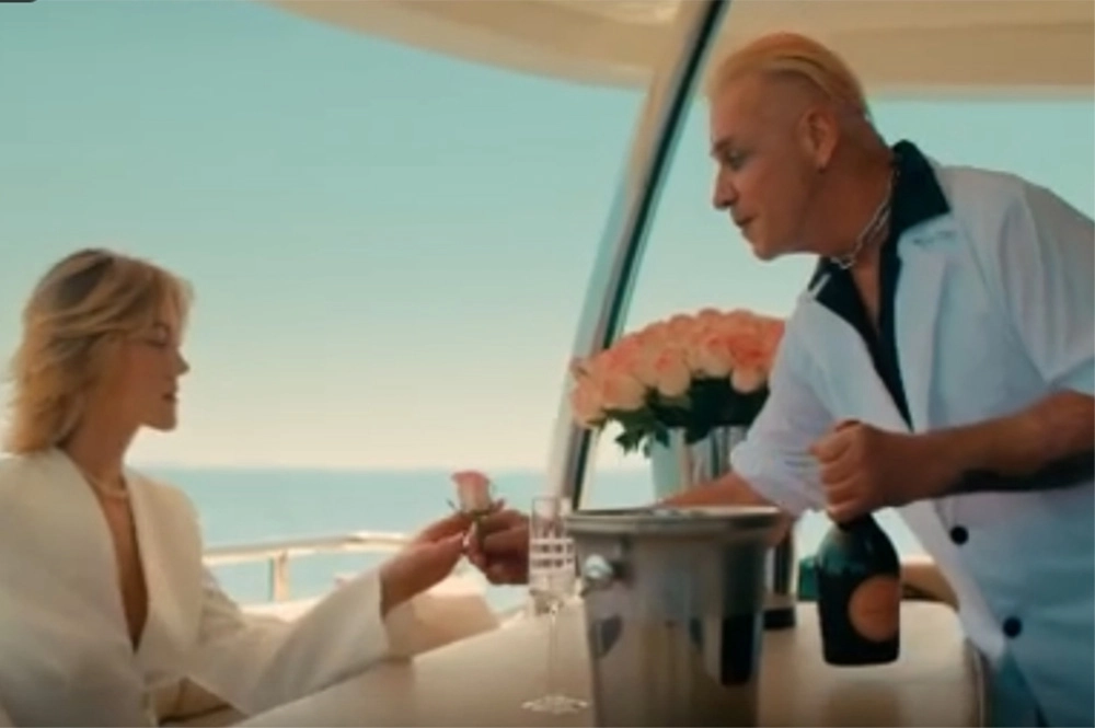 Юлия Ауг в клипе Тилля Линдеманна.