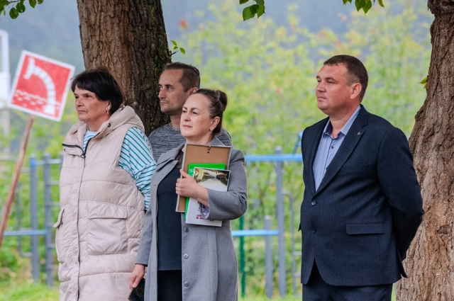 «Истребитель в небесном просторе». В Билимбае открыли «авиационный» мурал 