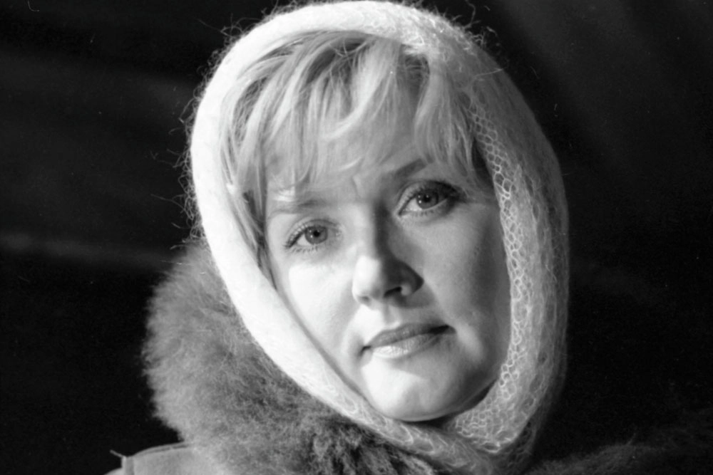 Вера Алентова