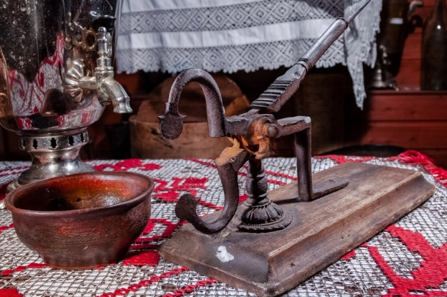 По своему локтю. В Староуткинске вновь сколочена барка сплавщиков