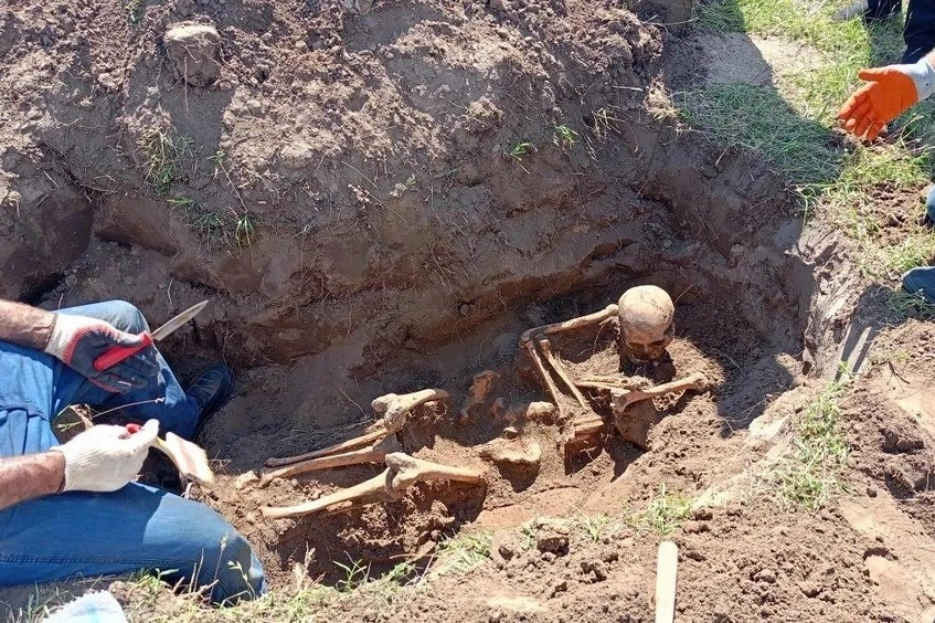 Но всегда родственники погибших со слезами благодарят за столь нужное дело.