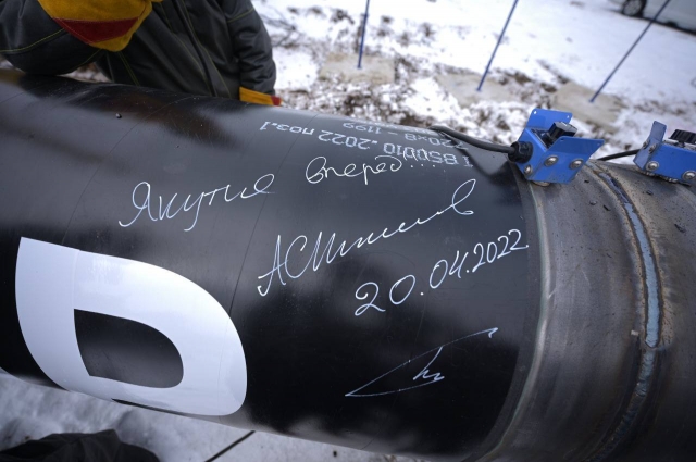Глава Якутии оставил подпись на стыковочном шве газопровода.