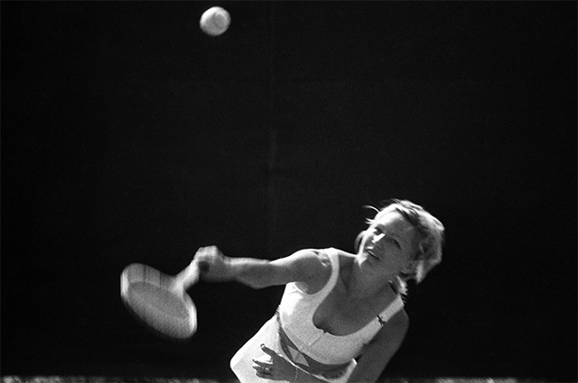Неоднократная чемпионка СССР и Европы, заслуженный мастер спорта СССР, советская теннисистка Марина Крошина. 1987 год.