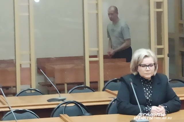 В зале суда Моисеев общался только с адвокатом.