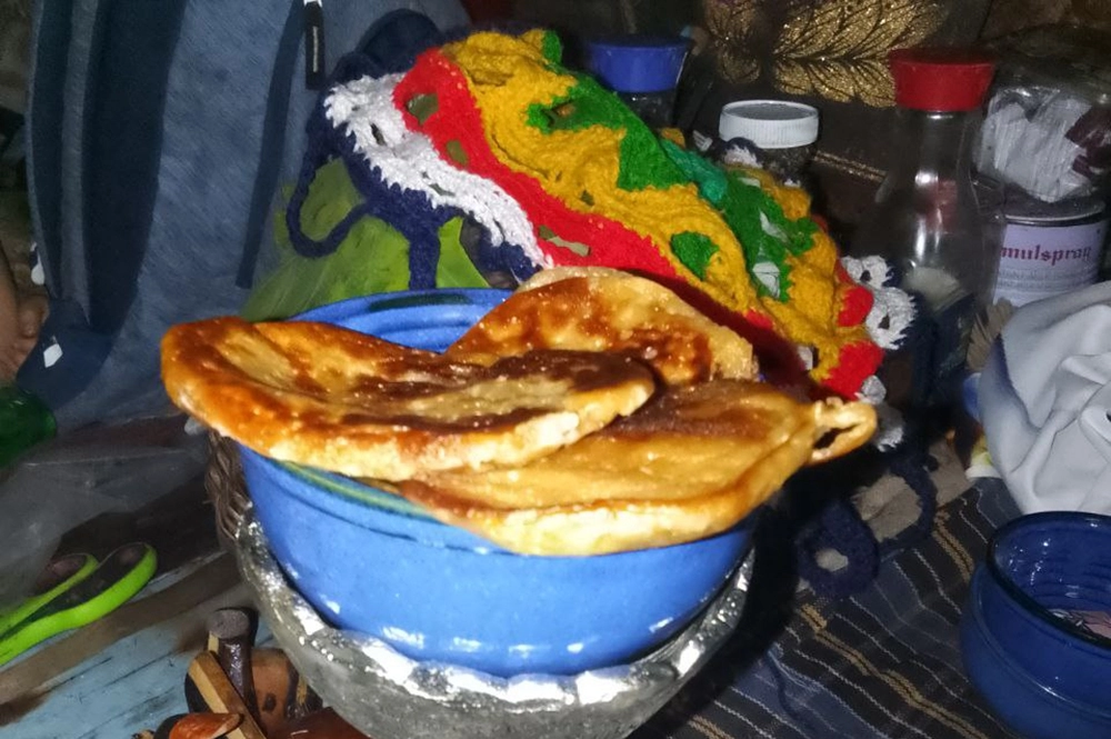 Быт в пещере, где жила Нина Кутина с детьми. 