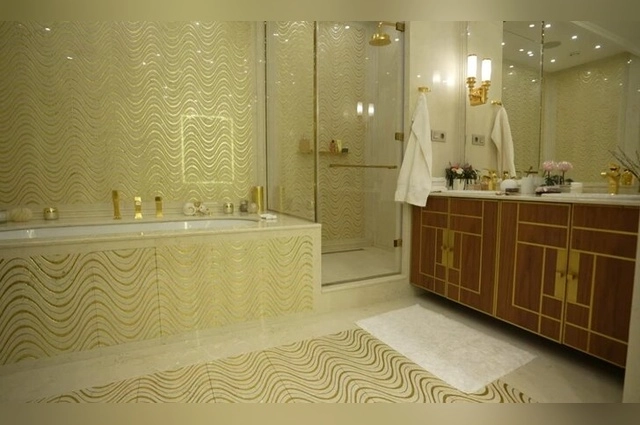 Ванная, украшенная золотом.