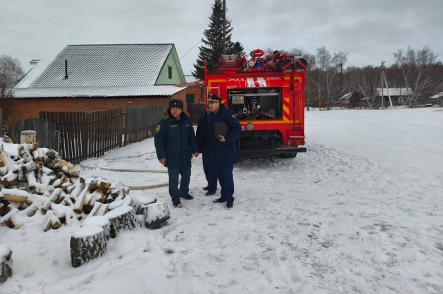 Сейчас на месте работают следователи.