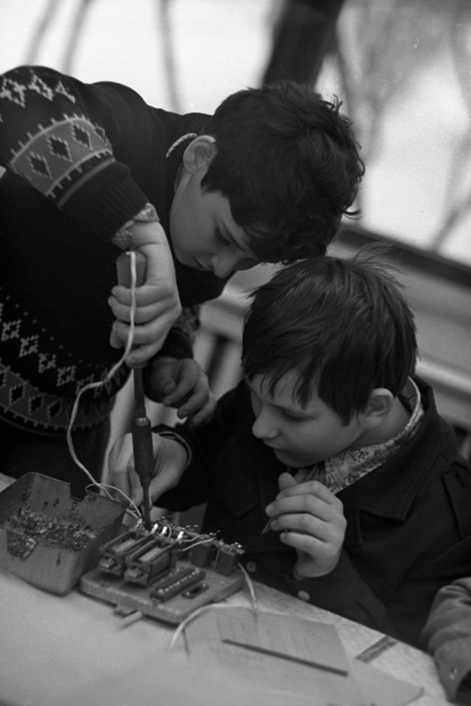 Фото к тексту Фонящий винтаж. На фото: радиолюбители