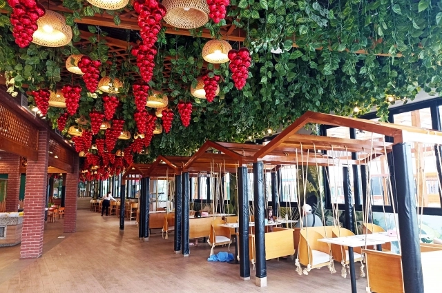 Для детей в клубе работает отдельный ресторан с детским меню. 