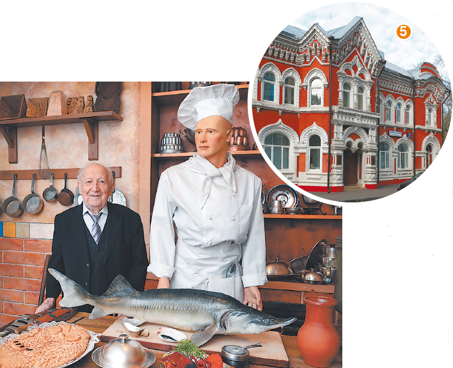 Старейший повар Москвы Сергей Протопопов в Музее кулинарого искусства (Большой Рогожский пер., д. 17, стр.1), который он не только помогал создавать, но и где проводил экскурсии.