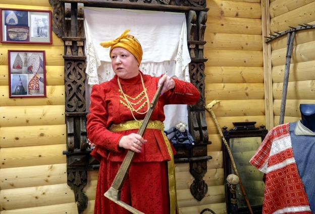 В музее гостям показывали атрибуты русского быта.