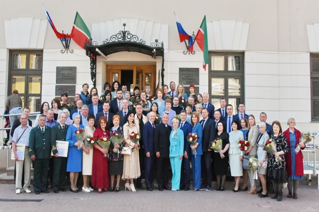 На торжество в зале ПрисутсНа торжество в Казанский Кремль пригласили представителей разных профессий со всего Татарстана. 
