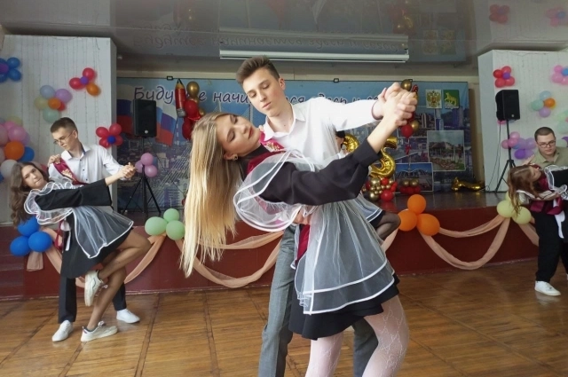 Главный школьный вальс для выпускников.