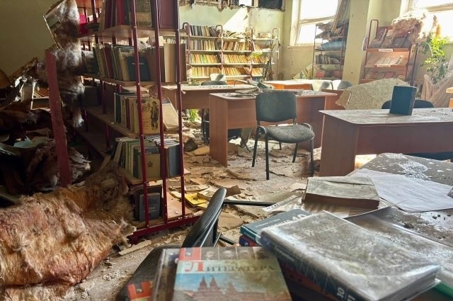 Библиотека в школе в Форосе.