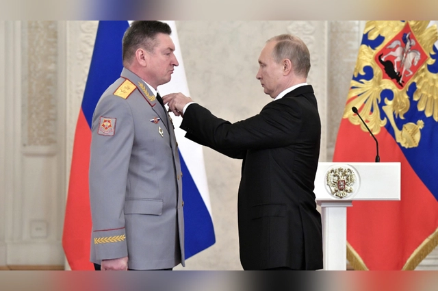 Александр Лапин является Героем России.