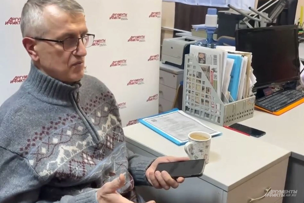 Прошлым летом пенсионер был в гостях в другом городе. За день до отъезда обнаружил, что все его карты заблокированы. В отделении банка с изумлением узнал: причина в том, что он умер. 