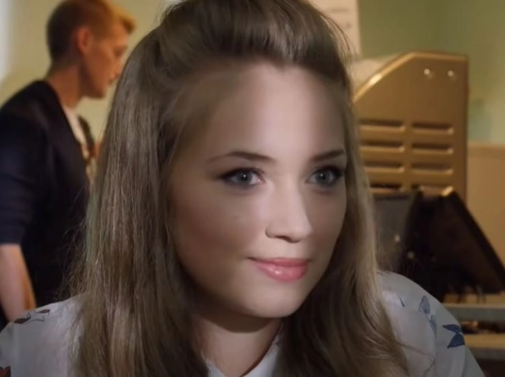 Алёна Деркач (Дроздова) в фильме «Перепутанные», 2017 г.