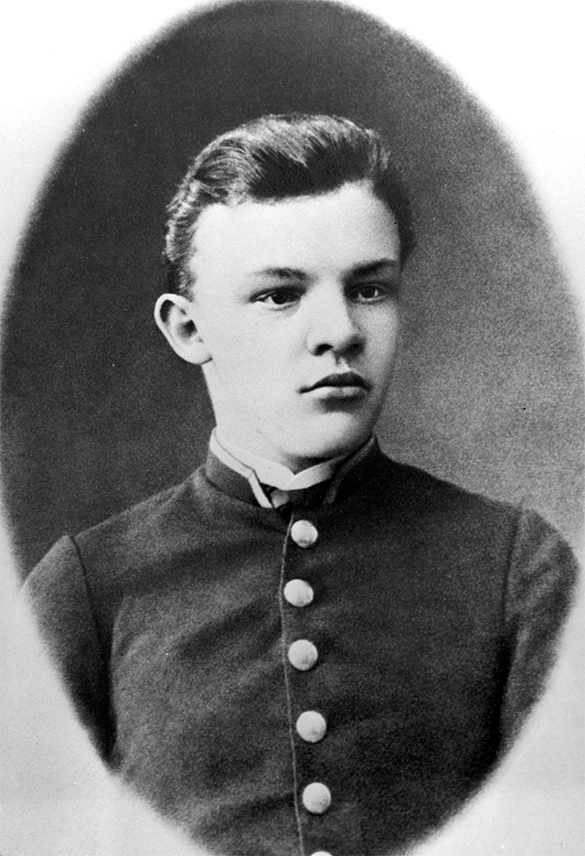 Владимир Ульянов в год окончания гимназии №3. 1887 год. Фотограф Борис Бик. Симбирск.