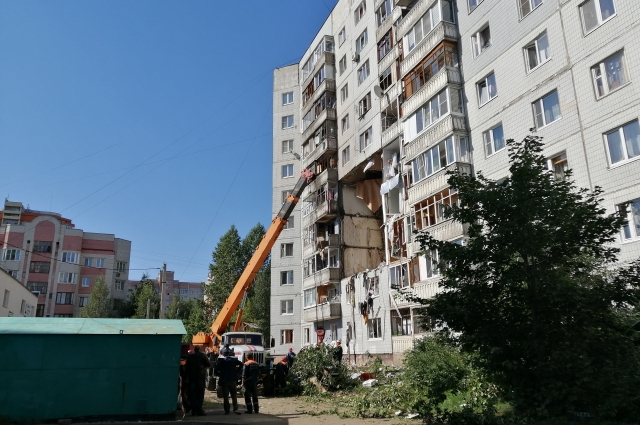 Дом признали аварийным после взрыва, но до сих пор не снесли.  