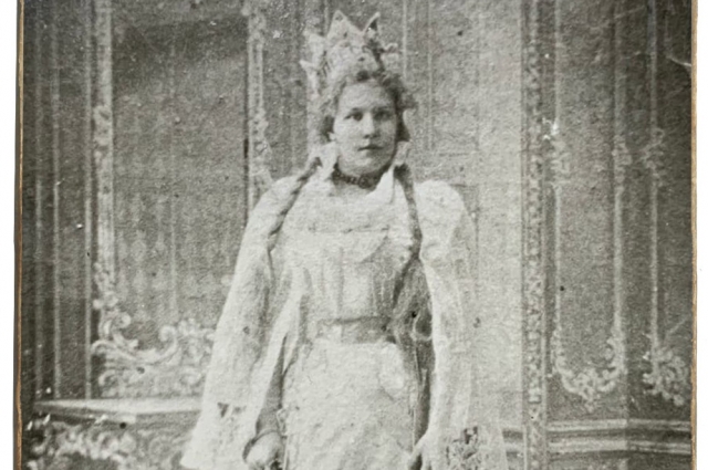 Евгения Рогозинская, владелица книжного магазина в Тюмени, 1905 год.