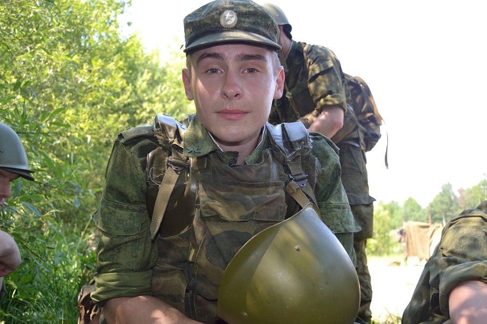 
 Побег в армию. Ирония судьбы модели Ника Матвеева, разбившегося в Таиланде    