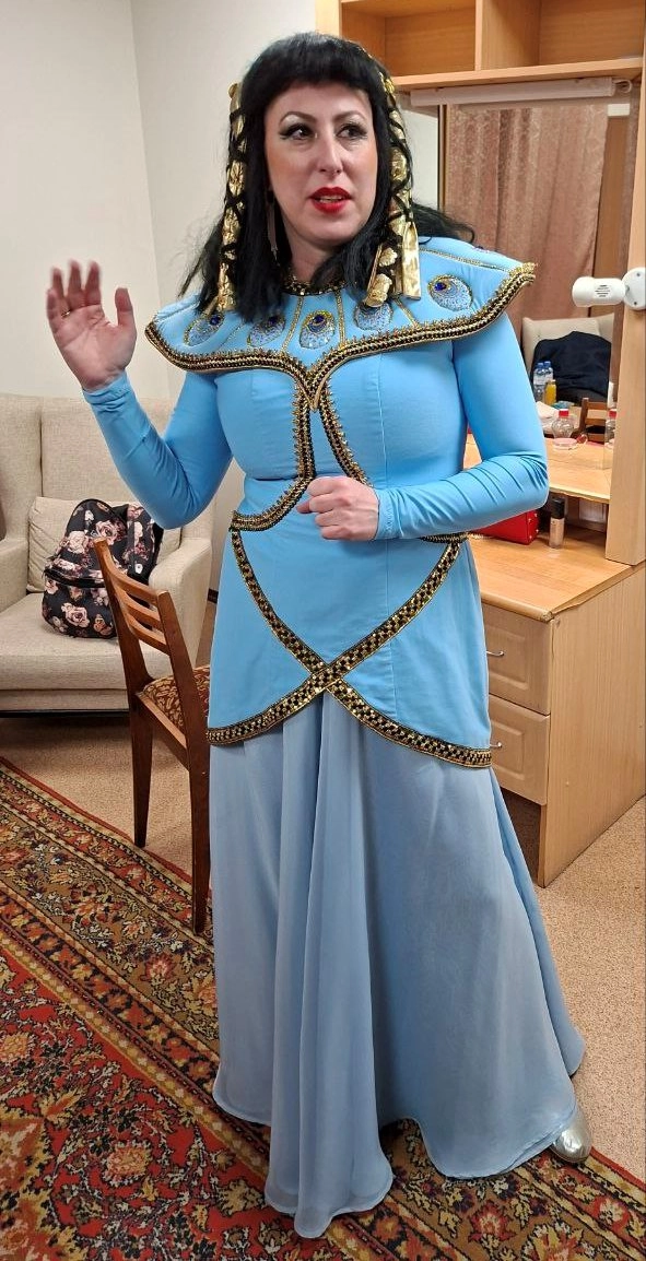 Партию Амнерис исполнила певица из Израиля София Голд.