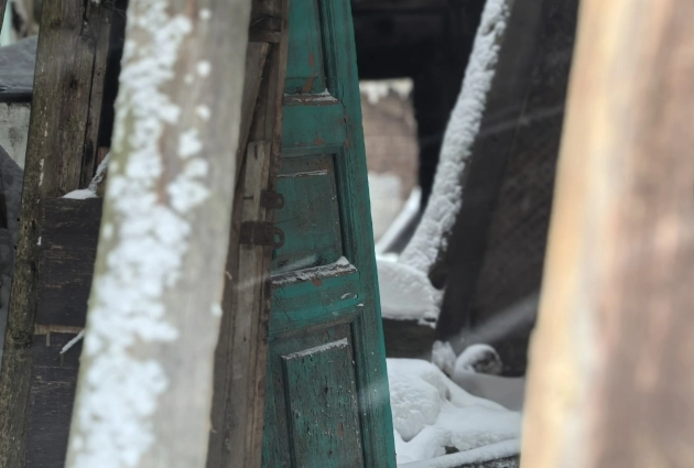 Внутри дома - хаос.