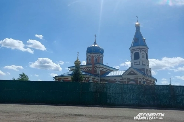 Кладбище, где похоронили Дарью расположено рядом с монастырём. 