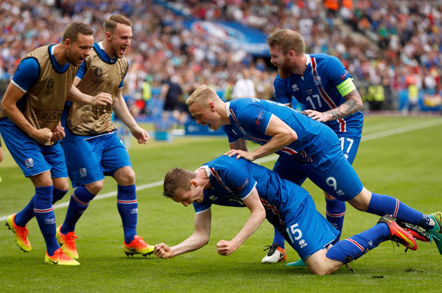 Сборная Исландии по футболу.