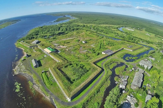 Построенную 320 лет назад Новодвинскую крепость отреставрируют. 