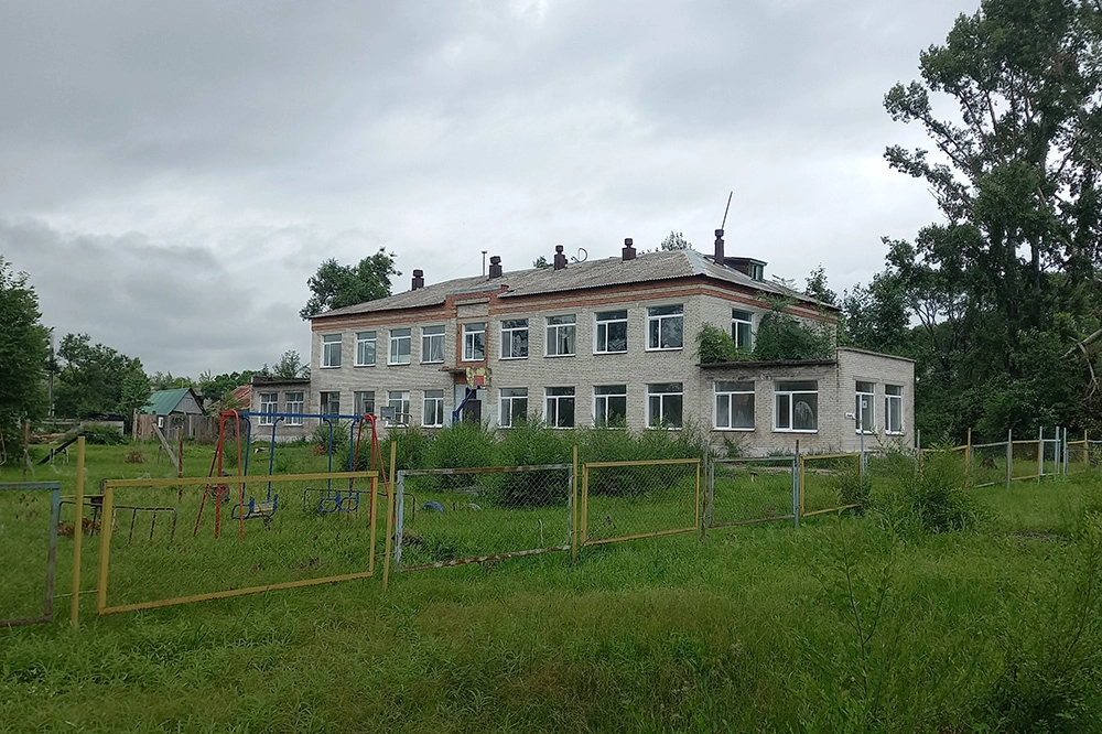 Здание бывшей сельской школы.