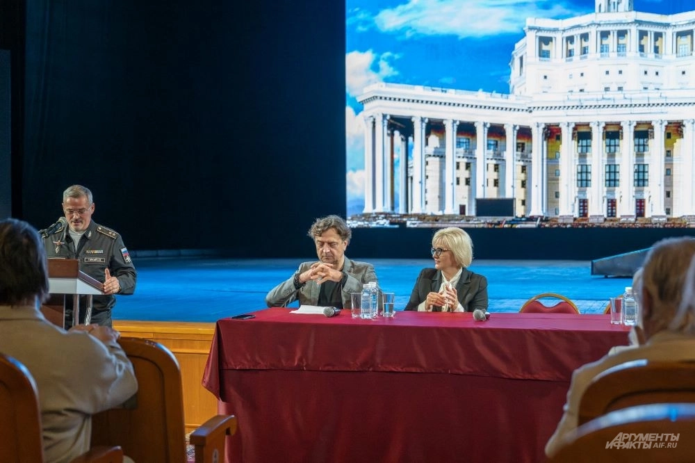 Лазарев анонсировал премьеры сезона: «Посланница», «Святая Анна», «Идиот»