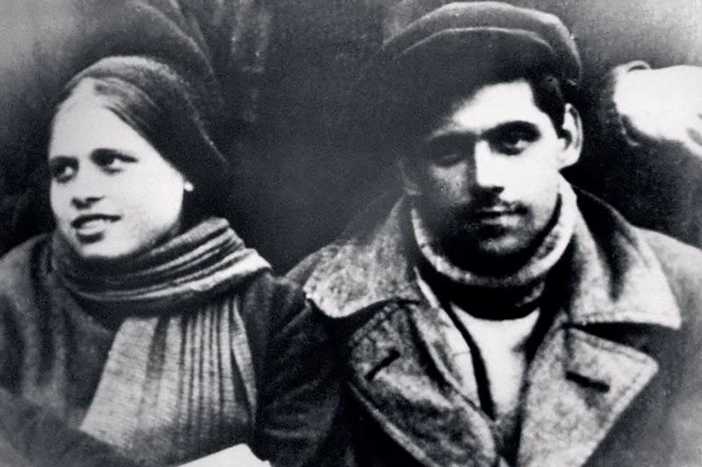 Мать — Ксения Фёдоровна, и отец — Бруно Артурович википедия