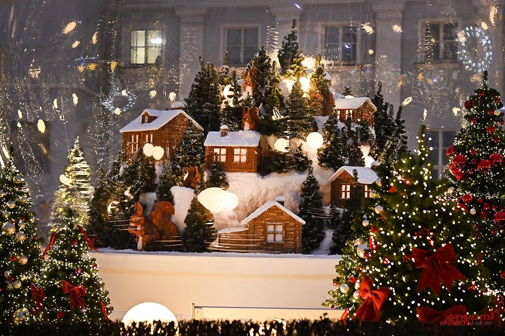 Сказочный сад у больницы имени Н. В. Склифосовского — елки под куполом.