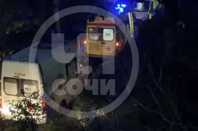 В ночь трагедии к месту ЧП приехали несколько машин скорой помощи.