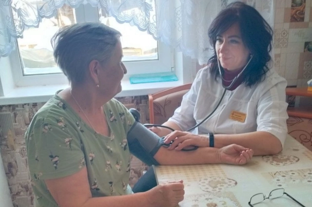 Отношения фельдшера и односельчан как родственные.