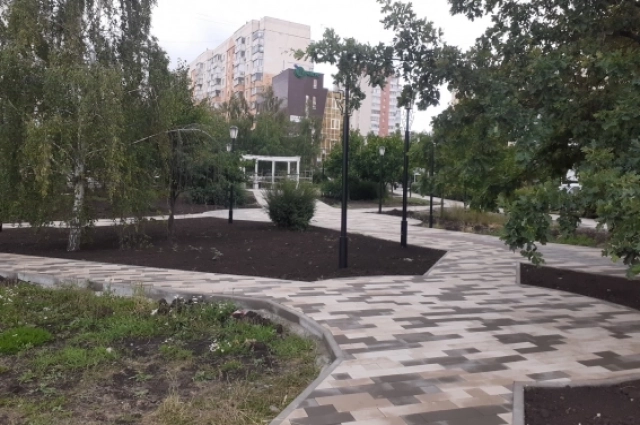 Пространство Есенинского сквера постепенно преображается.