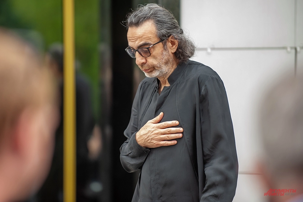 Режиссер Джаник Файзиев.