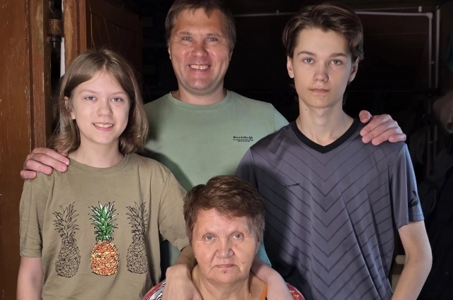 На помощь Кристине приехала бабушка из Челябинска.