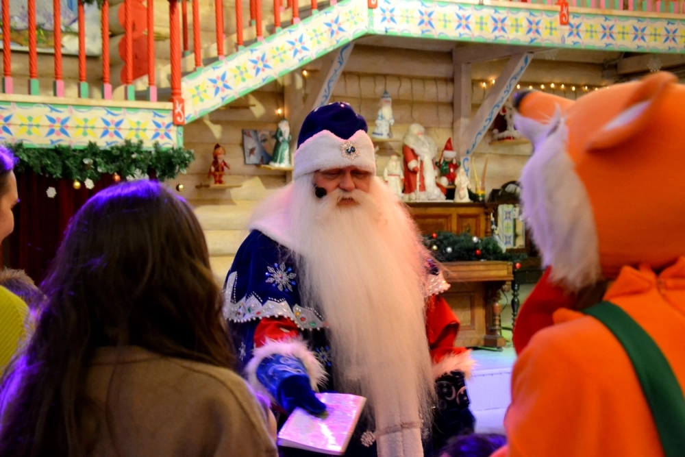 Для того, чтобы желание сбылось, надо вспомнить о том, что ты сам волшебник —  в этом уверне уральский Дедушка Мороз.