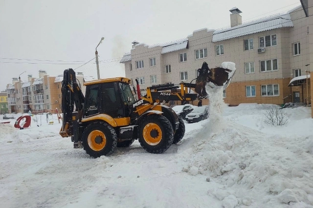 Уборка двора.