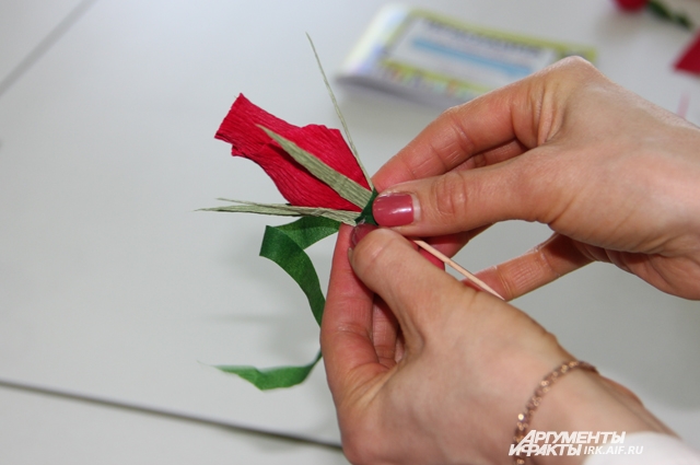 Как сделать конфеты из бумаги своими руками