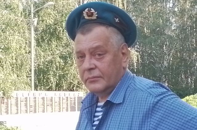 Сержант запаса Андрей Гордеев в берете советского образца. 